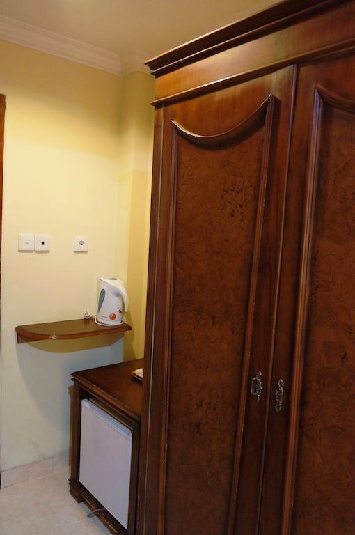 Edotel Minangkabau Padang Kültér fotó